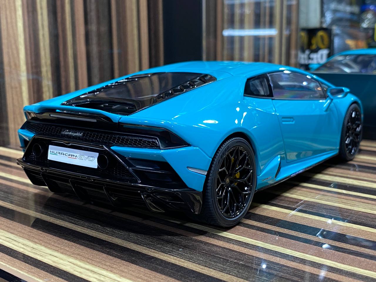 1/18 Diecast Lamborghini Huracan EVO Blue AutoArt Scale Model Car