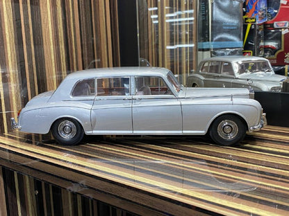 Rolls-Royce Phantom V 1964 Paragon Models