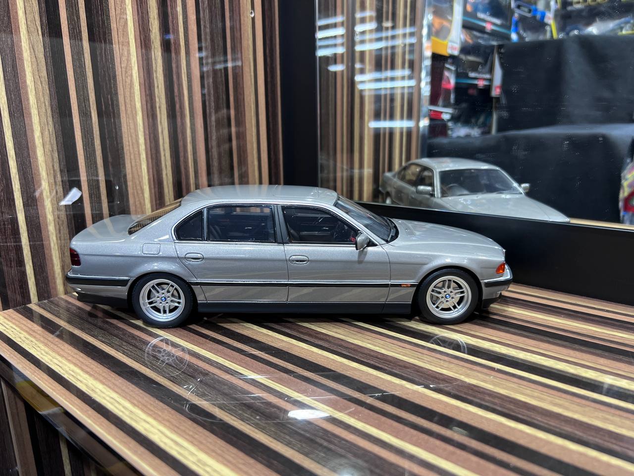 1/18 Resin BMW E38 750 IL Grey Model Carby Otto