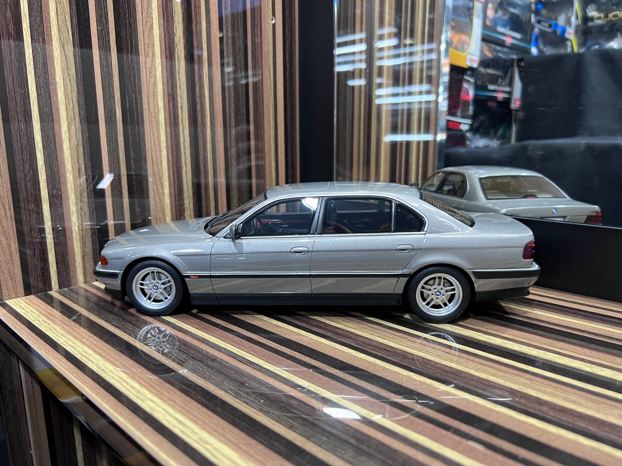 1/18 Resin BMW E38 750 IL Grey Model Carby Otto