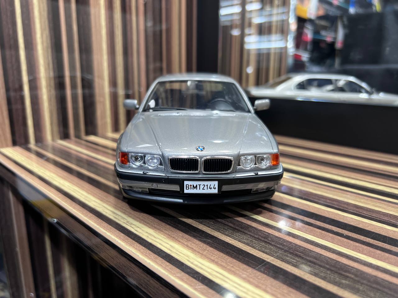 1/18 Resin BMW E38 750 IL Grey Model Carby Otto