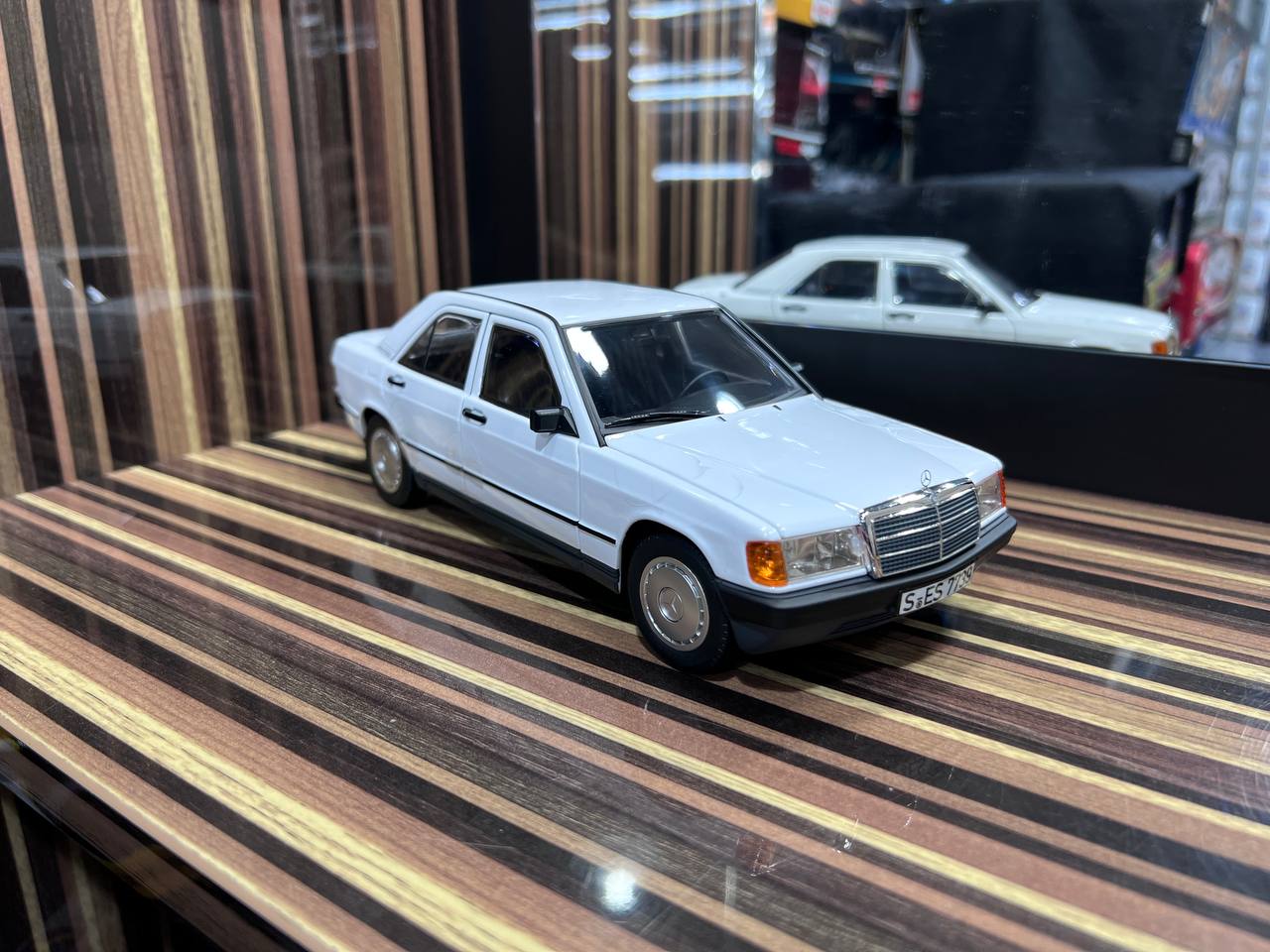 1/18 Diecast Mercedes-Benz 190 E 1982 White Norev Scale Model Car