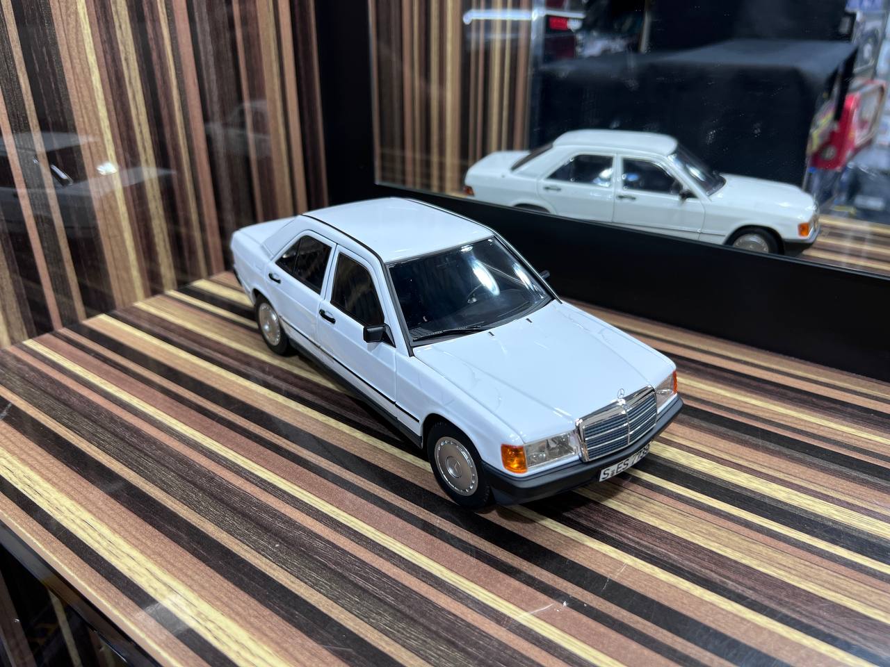 1/18 Diecast Mercedes-Benz 190 E 1982 White Norev Scale Model Car