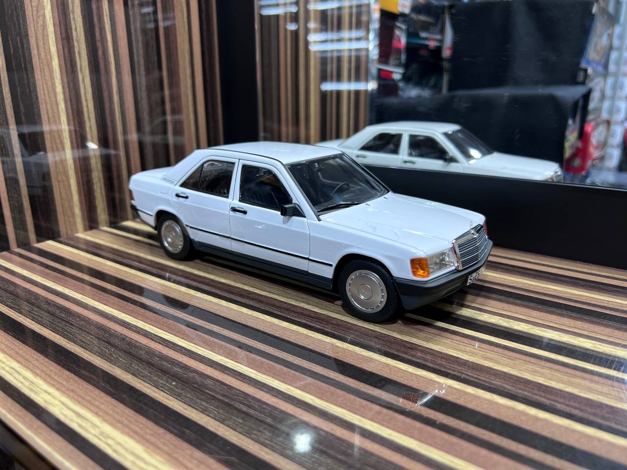 1/18 Diecast Mercedes-Benz 190 E 1982 White Norev Scale Model Car