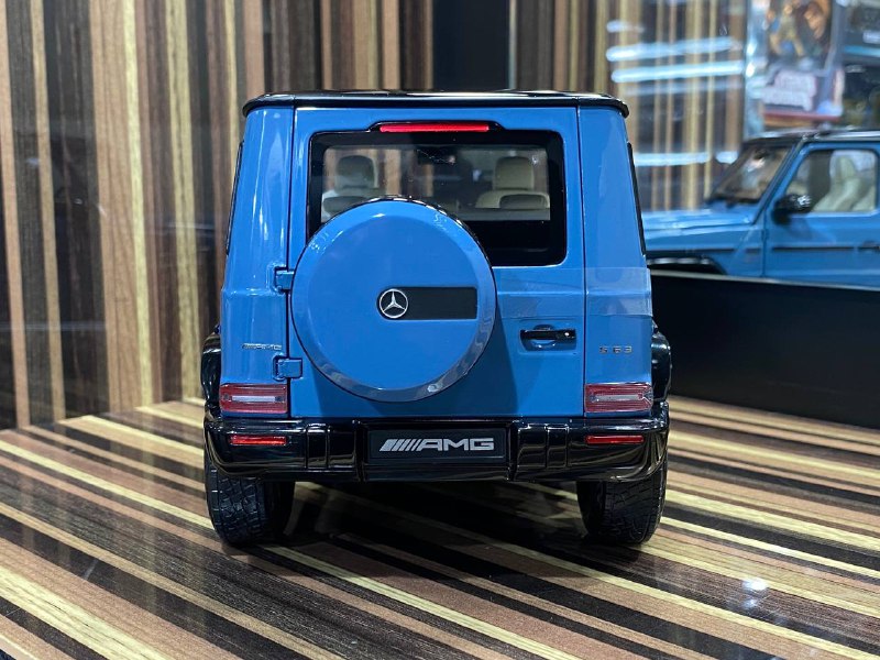 1/18 Diecast Mercedes-Benz G 63 AMG Blue Model Car by Minichamps