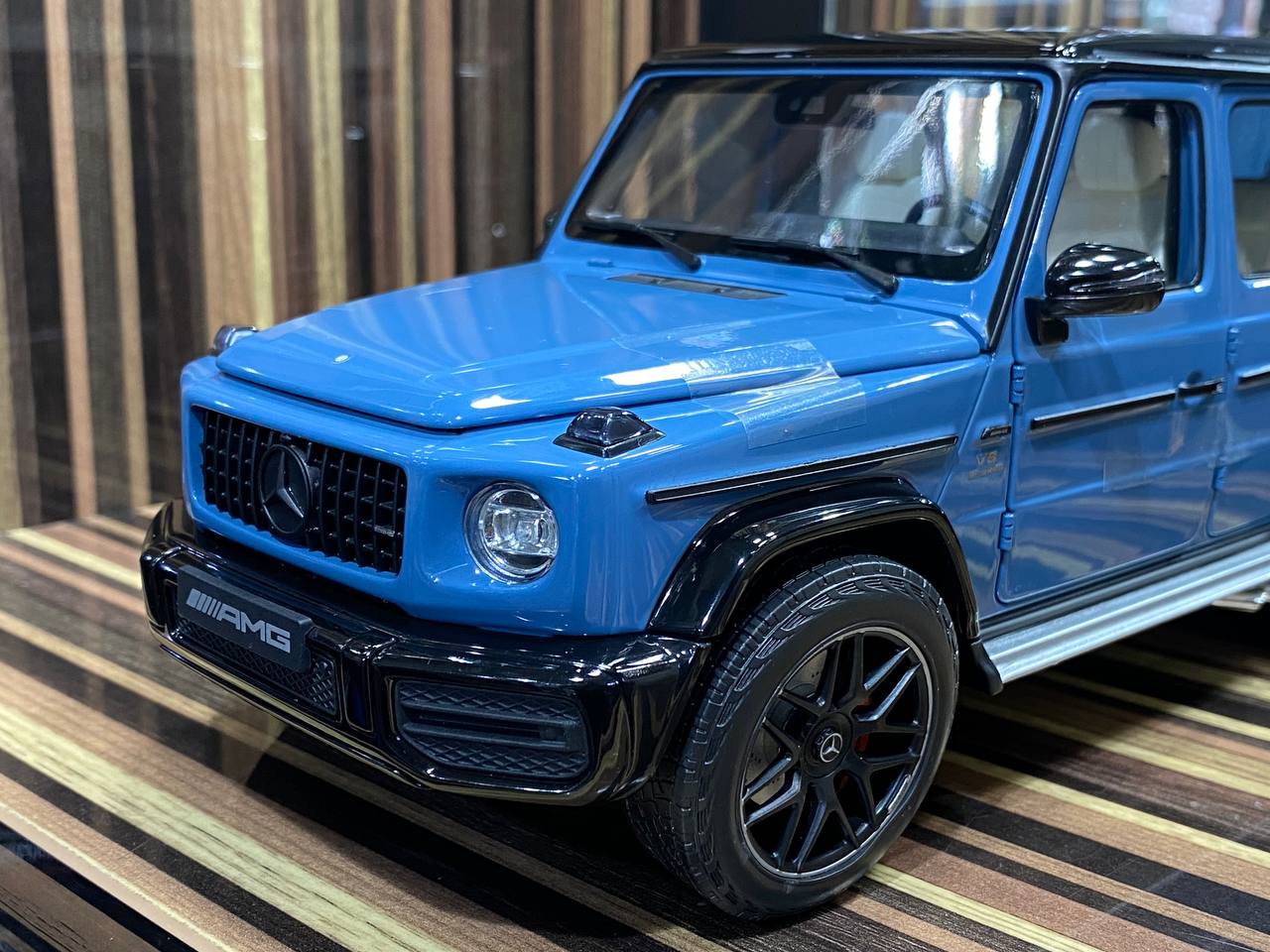 1/18 Diecast Mercedes-Benz G 63 AMG Blue Model Car by Minichamps