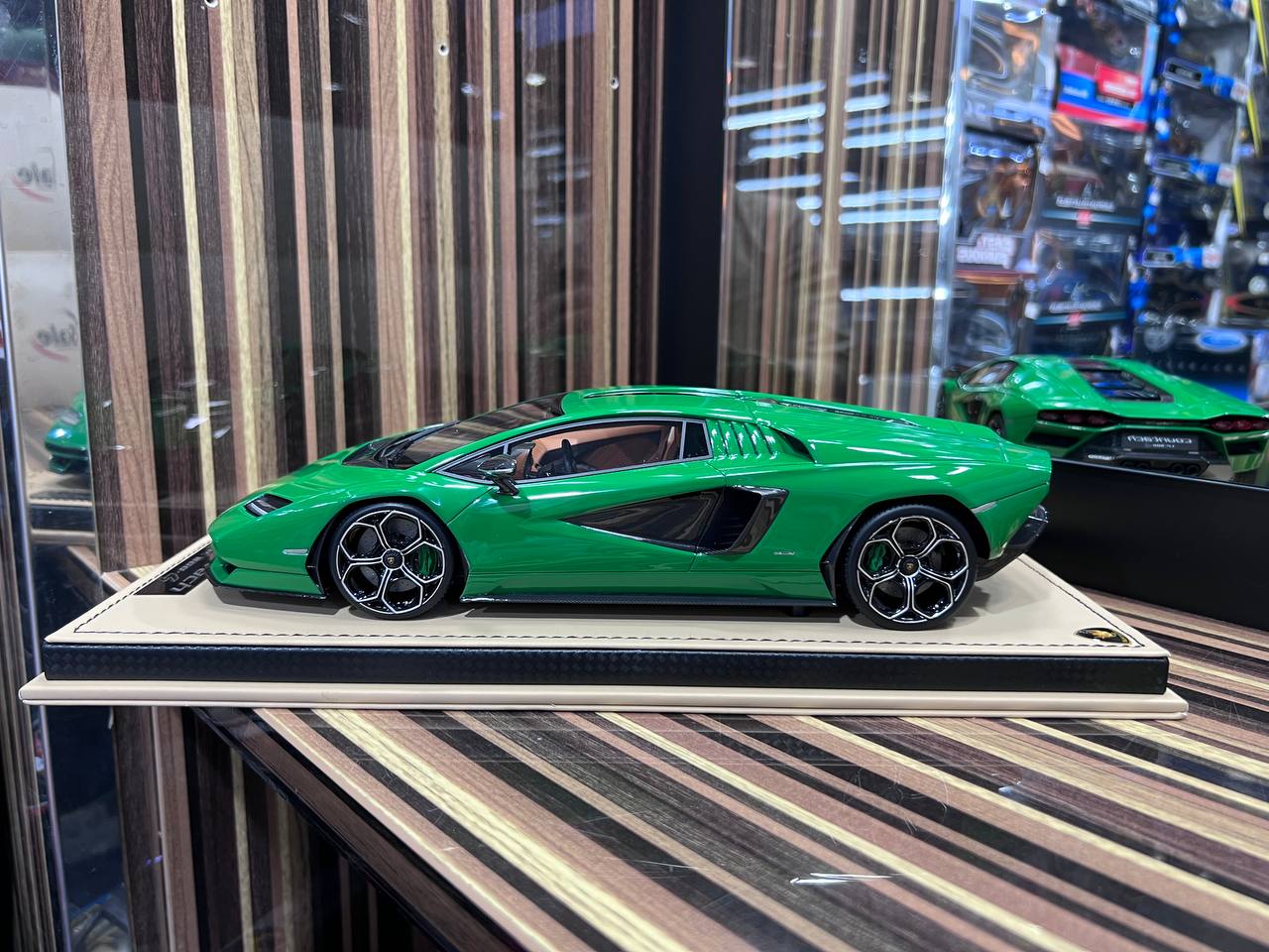 1/18 Resin Lamborghini Countach LP 800-4 Green by MR