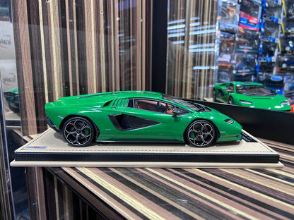 1/18 Resin Lamborghini Countach LP 800-4 Green by MR