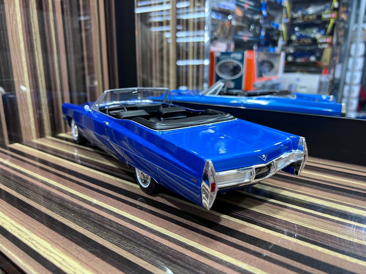 1/18 Resin Cadillac DeVille 1967 Blue Model Car by KK Models