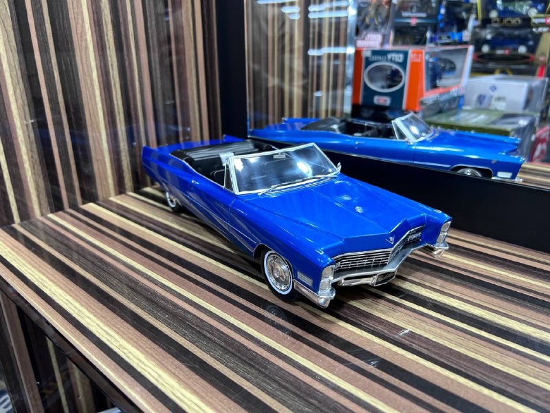 1/18 Resin Cadillac DeVille 1967 Blue Model Car by KK Models