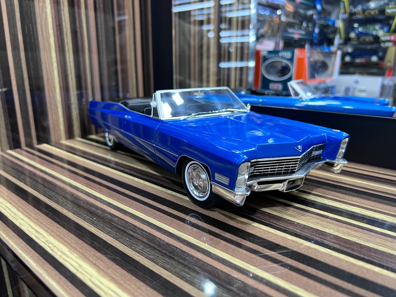 1/18 Resin Cadillac DeVille 1967 Blue Model Car by KK Models