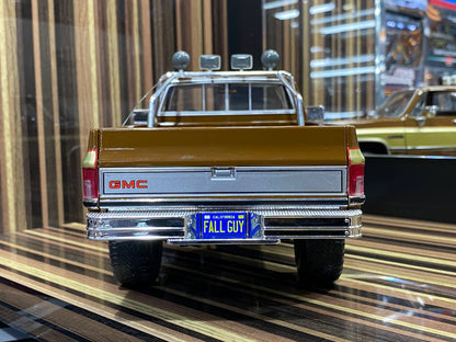 1/18 Diecast GMC K-2500 Sierra Grande Beige & Brown Model Car