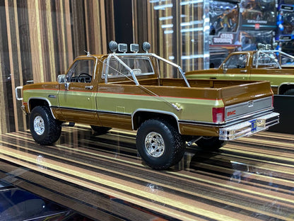 1/18 Diecast GMC K-2500 Sierra Grande Beige & Brown Model Car