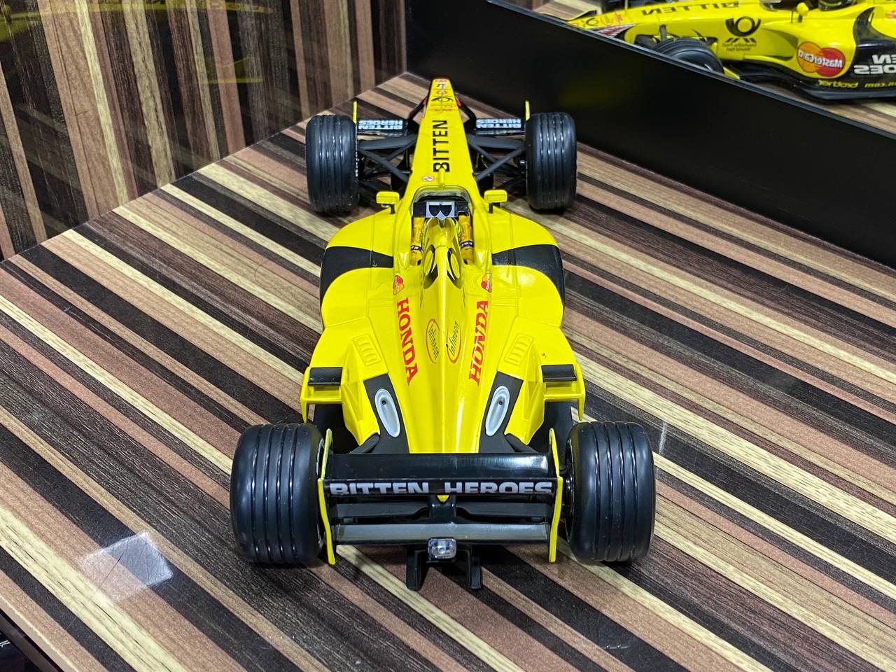 1/18 Jordan EJ11 Heinz-Harald Frentzen Formula 1 Yellow byHot Wheels