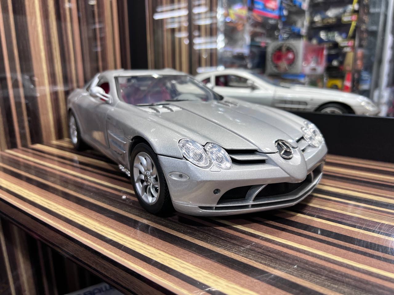 1/18 Mercedes-Benz SLR McLaren Silver Miniature car by MotorMax