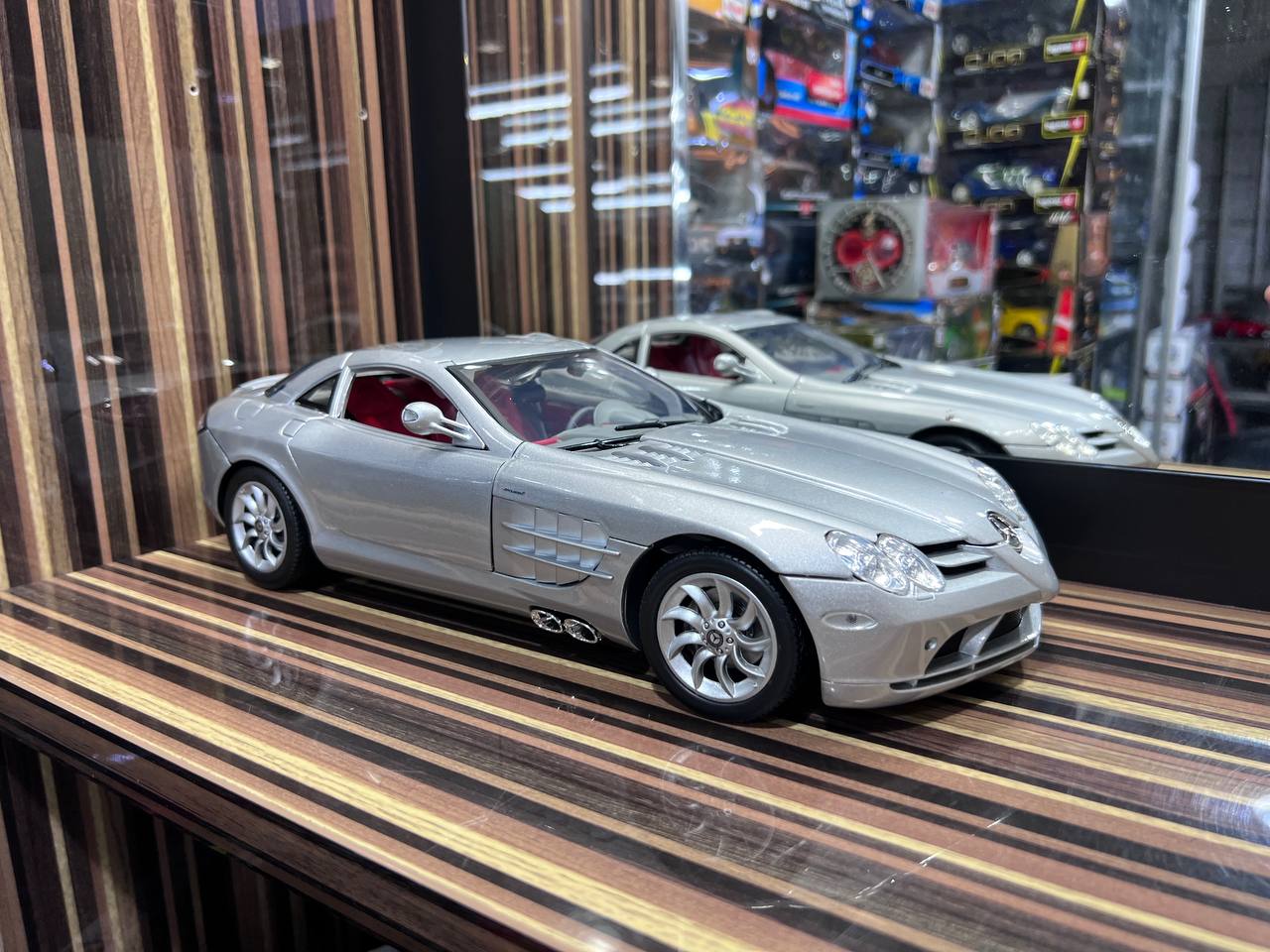 1/18 Mercedes-Benz SLR McLaren Silver Miniature car by MotorMax