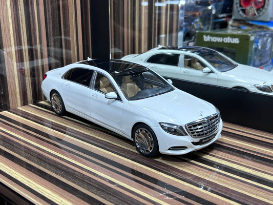 1/18 Diecast Mercedes-Maybach S600 W222 White AutoArt Scale Model Car