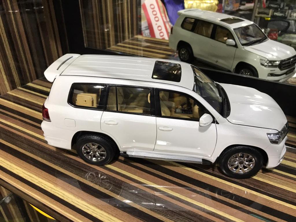 1/18 Diecast Toyota Land Cruiser 200 White KengFai Scale Model Car