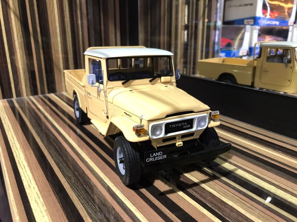 1/18 Diecast Toyota Land Cruiser 40 Pickup Beige Kyosho Scale Model Car