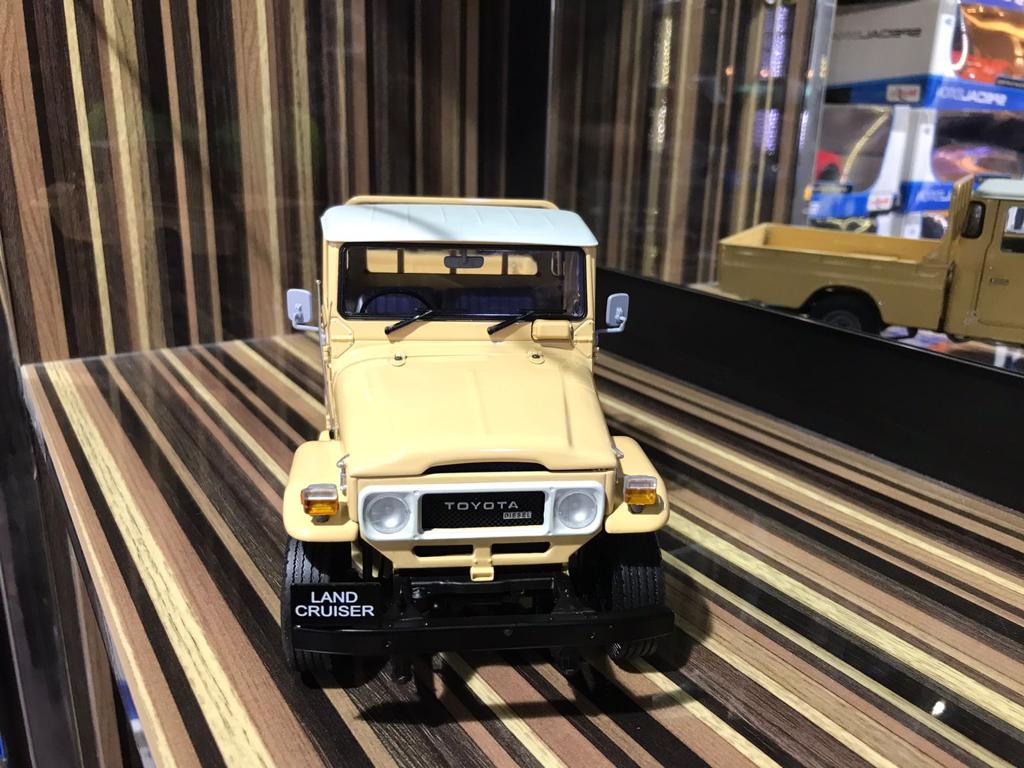 1/18 Diecast Toyota Land Cruiser 40 Pickup Beige Kyosho Scale Model Car