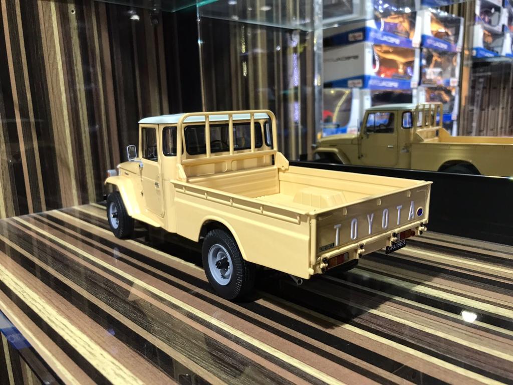 1/18 Diecast Toyota Land Cruiser 40 Pickup Beige Kyosho Scale Model Car